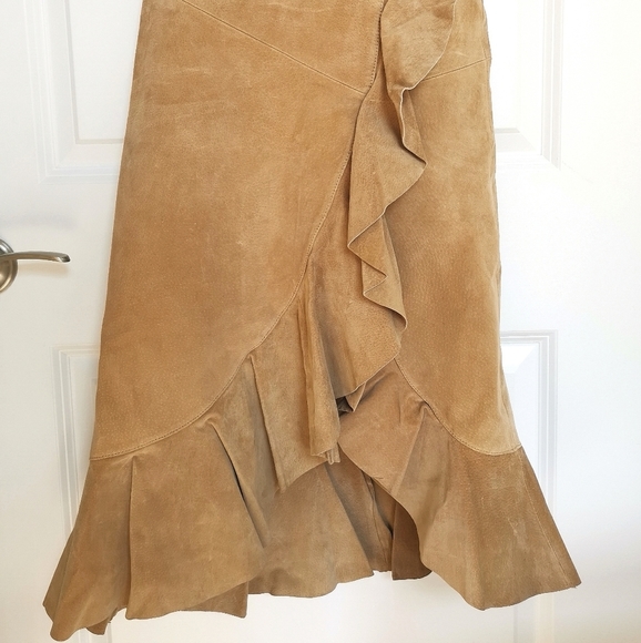 NWOT Moda International tan suede leather skirt ruffle mermaid cut - Picture 3 of 9